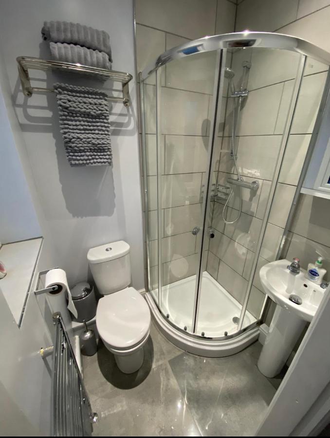 Private & Modern En-Suite Rooms Town Centre Self Check-In Barnsley Exterior photo