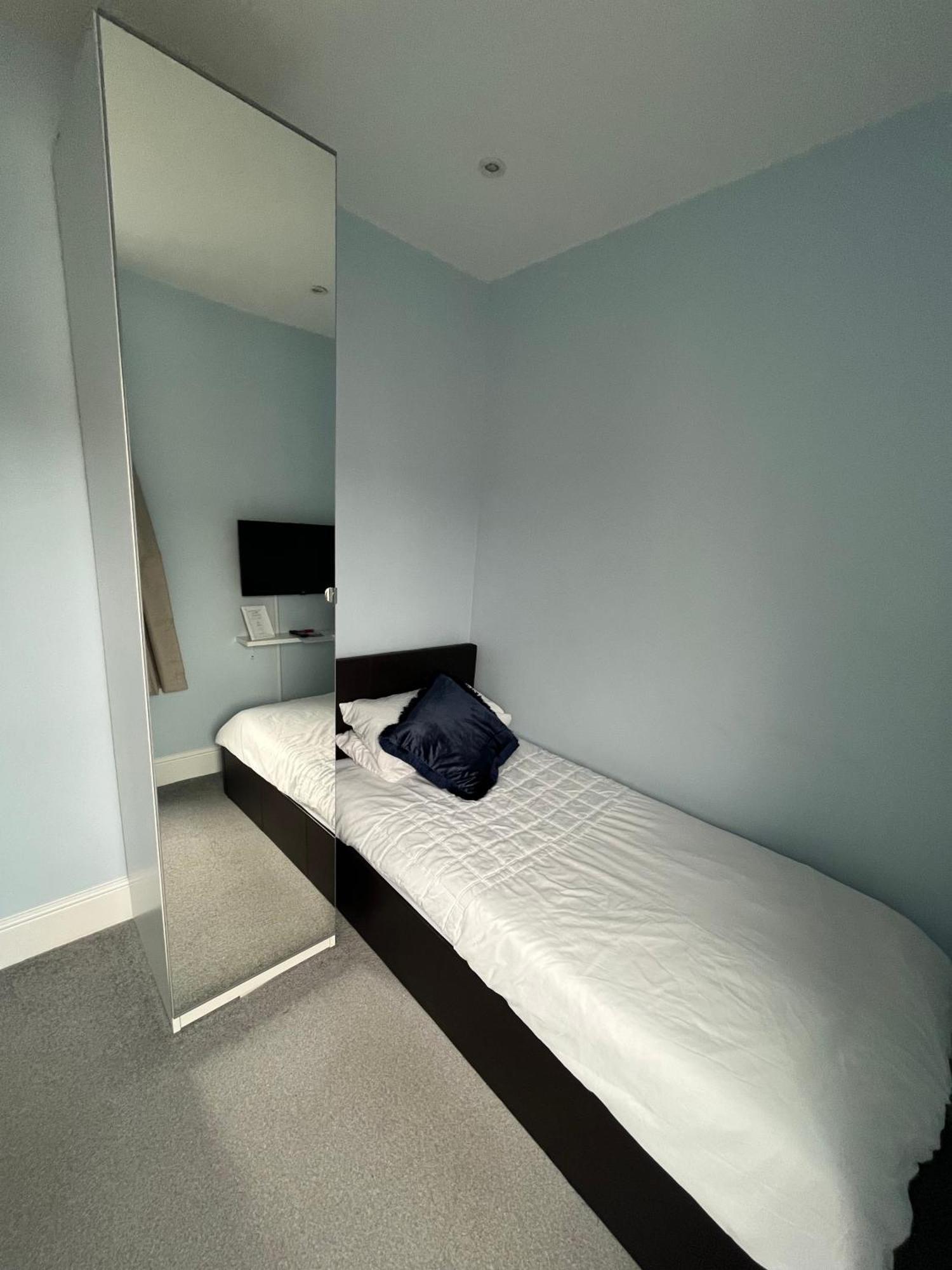 Private & Modern En-Suite Rooms Town Centre Self Check-In Barnsley Exterior photo