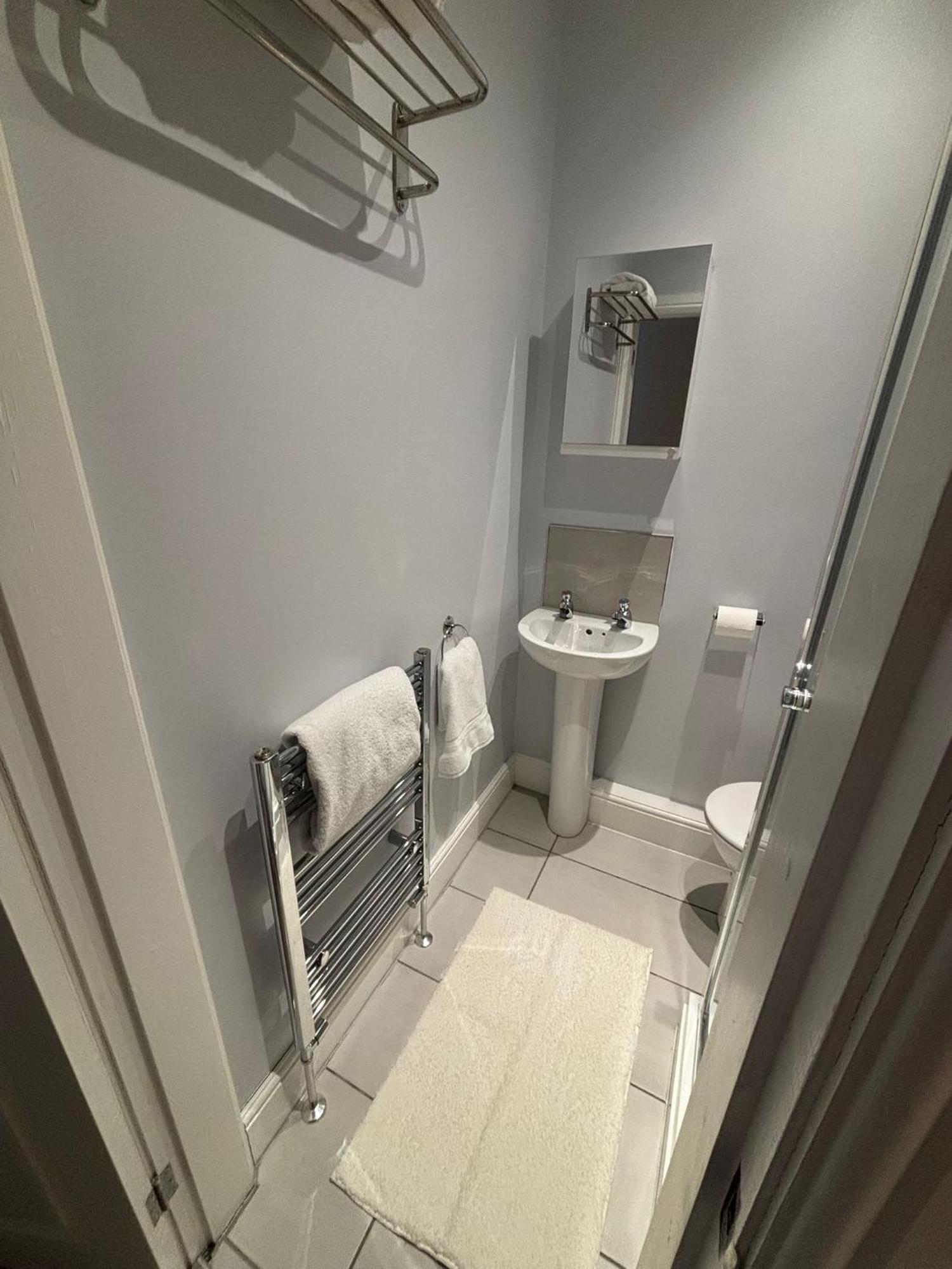 Private & Modern En-Suite Rooms Town Centre Self Check-In Barnsley Exterior photo